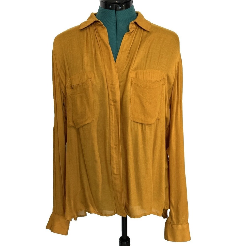 Bella Dahl Split Back Button Down Long Sleeve Shi… - image 1